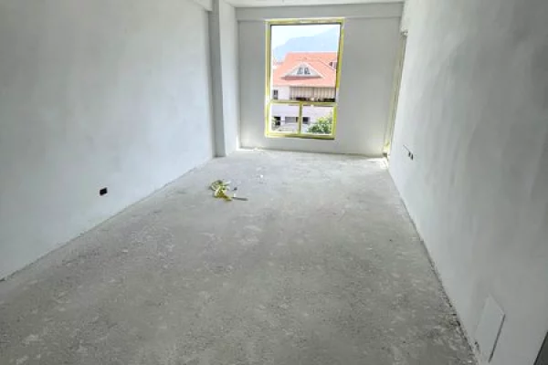 Shtepi ne shitje Apartament ne Tirane, 2+1, Mobilimi Bosh, pa mobiluar, Pagesa 158,760  Euro.