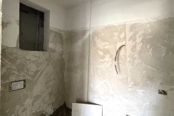 Shtepi ne shitje Apartament ne Tirane, 2+1, Mobilimi Bosh, pa mobiluar, Pagesa 158,760  Euro.