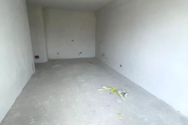 Shtepi ne shitje Apartament ne Tirane, 2+1, Mobilimi Bosh, pa mobiluar, Pagesa 158,760  Euro.