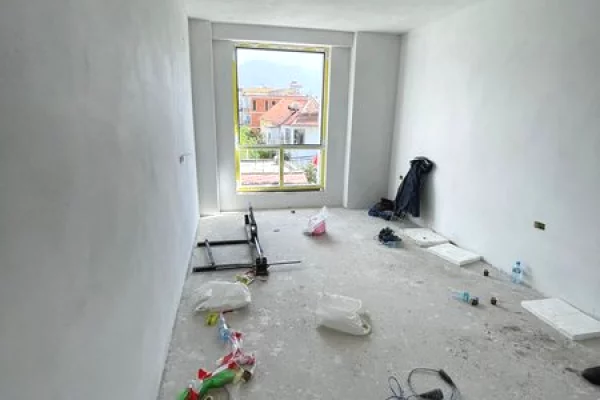 Shtepi ne shitje Apartament ne Tirane, 2+1, Mobilimi Bosh, pa mobiluar, Pagesa 158,760  Euro.