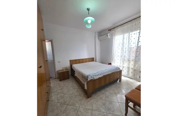 Shtepi me qera Apartament ne Tirane, 3+1, Mobilimi E mobiluar, Pagesa 700  Euro.