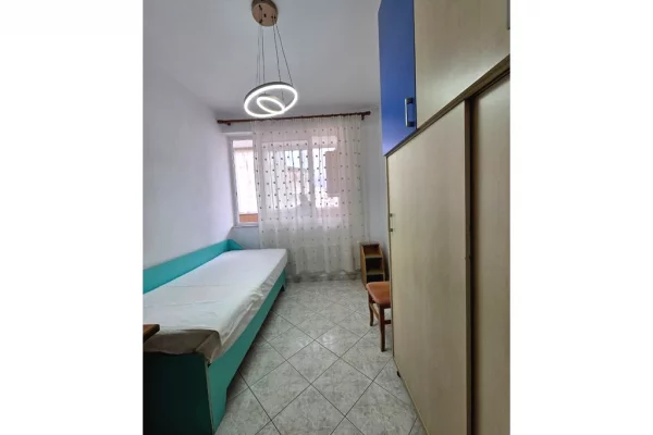 Shtepi me qera Apartament ne Tirane, 3+1, Mobilimi E mobiluar, Pagesa 700  Euro.