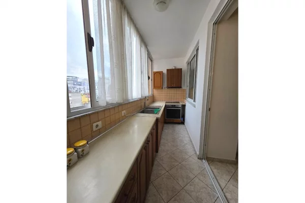 Shtepi me qera Apartament ne Tirane, 3+1, Mobilimi E mobiluar, Pagesa 700  Euro.