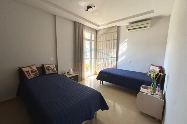 Shtepi ne shitje Apartament ne Tirane, 3+1, Mobilimi E mobiluar, Pagesa 470,000  Euro.