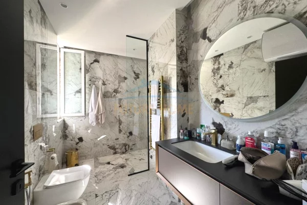 Shtepi ne shitje Apartament ne Tirane, 3+1, Mobilimi E mobiluar, Pagesa 470,000  Euro.