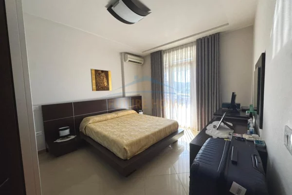 Shtepi ne shitje Apartament ne Tirane, 3+1, Mobilimi E mobiluar, Pagesa 470,000  Euro.