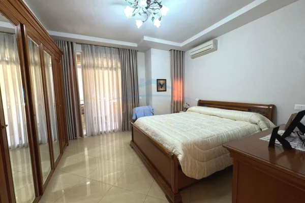 Shtepi ne shitje Apartament ne Tirane, 3+1, Mobilimi E mobiluar, Pagesa 470,000  Euro.