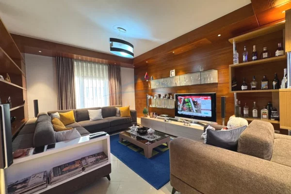 Shtepi ne shitje Apartament ne Tirane, 3+1, Mobilimi E mobiluar, Pagesa 470,000  Euro.