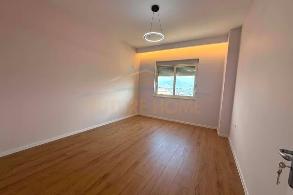 Shtepi ne shitje Apartament ne Tirane, 2+1, Mobilimi Pjeserisht e mobiluar, Pagesa 163,000  Euro.