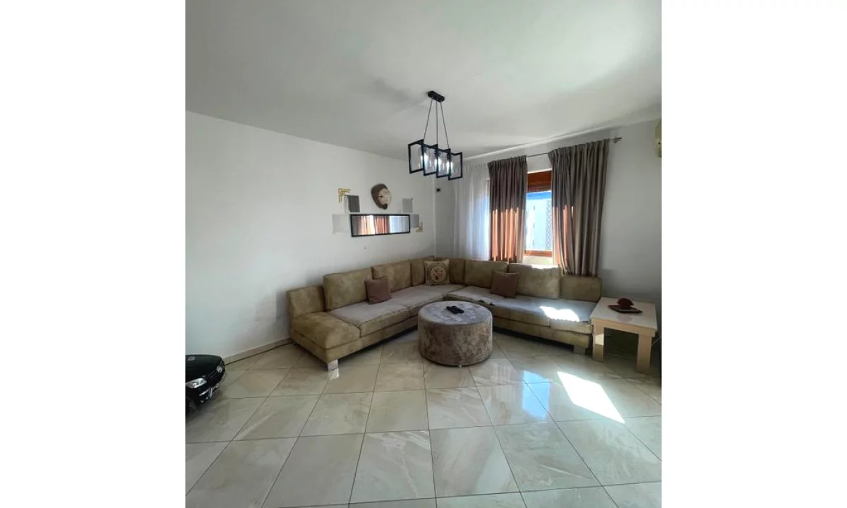 Shtepi ne shitje Apartament ne Tirane, 1+1, Mobilimi E mobiluar, Pagesa 95,000  Euro.