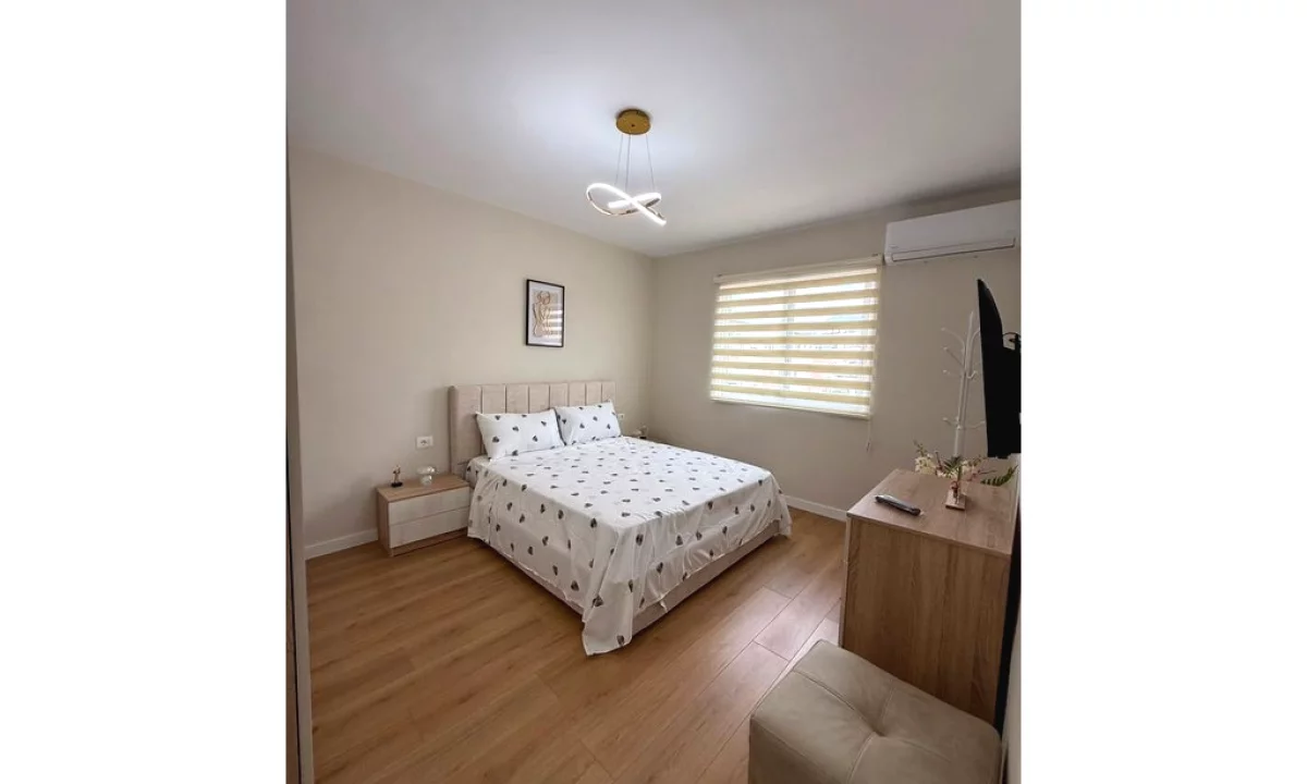 Shtepi me qera Apartament ne Tirane, 3+1, Mobilimi E mobiluar, Pagesa 700  Euro.