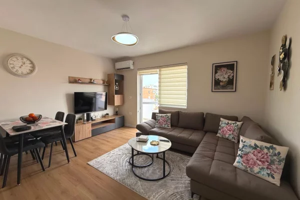 Shtepi me qera Apartament ne Tirane, 3+1, Mobilimi E mobiluar, Pagesa 700  Euro.