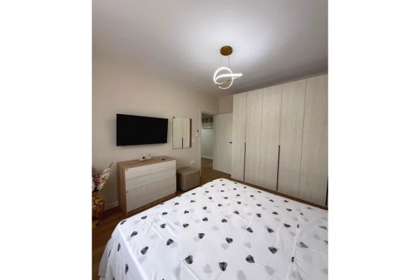 Shtepi me qera Apartament ne Tirane, 3+1, Mobilimi E mobiluar, Pagesa 700  Euro.