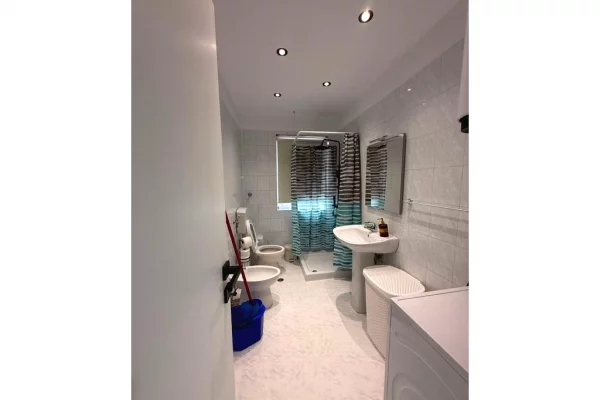 Shtepi me qera Apartament ne Tirane, 3+1, Mobilimi E mobiluar, Pagesa 700  Euro.