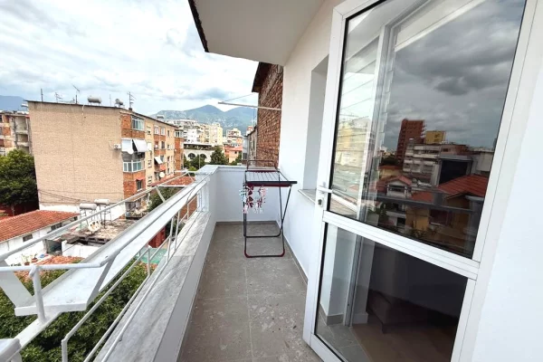 Shtepi me qera Apartament ne Tirane, 3+1, Mobilimi E mobiluar, Pagesa 700  Euro.