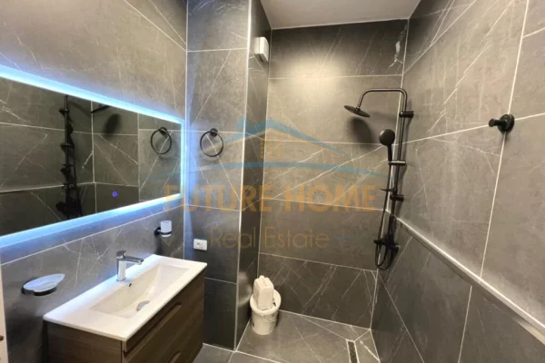 Ambient biznesi me qera 3+1 ne Tirane - 1,500 Euro