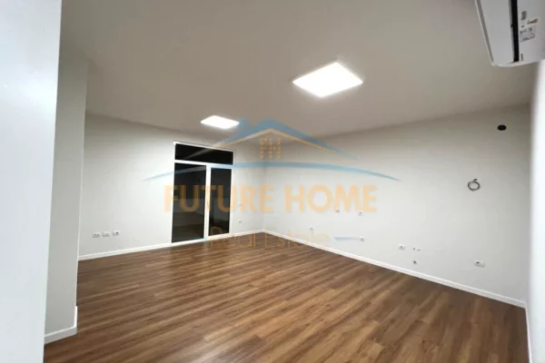 📍 Jepet me Qe ra Ambient Zyrash ne Lokacion Strategjik – Qender Tirane