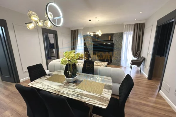 Shtepi me qera Apartament ne Tirane, 3+1, Mobilimi E mobiluar, Pagesa 2,700  Euro.
