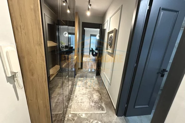 Shtepi me qera Apartament ne Tirane, 3+1, Mobilimi E mobiluar, Pagesa 2,700  Euro.