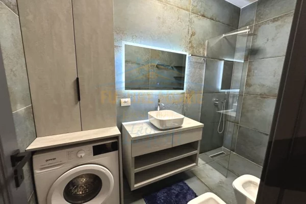 Shtepi me qera Apartament ne Tirane, 3+1, Mobilimi E mobiluar, Pagesa 2,700  Euro.
