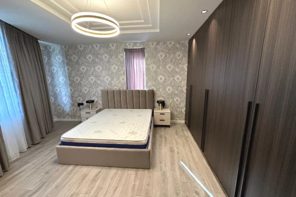 Shtepi me qera Apartament ne Tirane, 2+1, Mobilimi E mobiluar, Pagesa 1,200  Euro.
