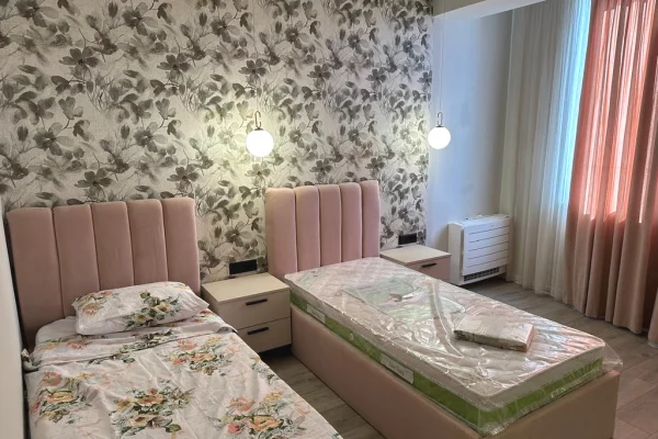 Shtepi me qera Apartament ne Tirane, 2+1, Mobilimi E mobiluar, Pagesa 1,200  Euro.