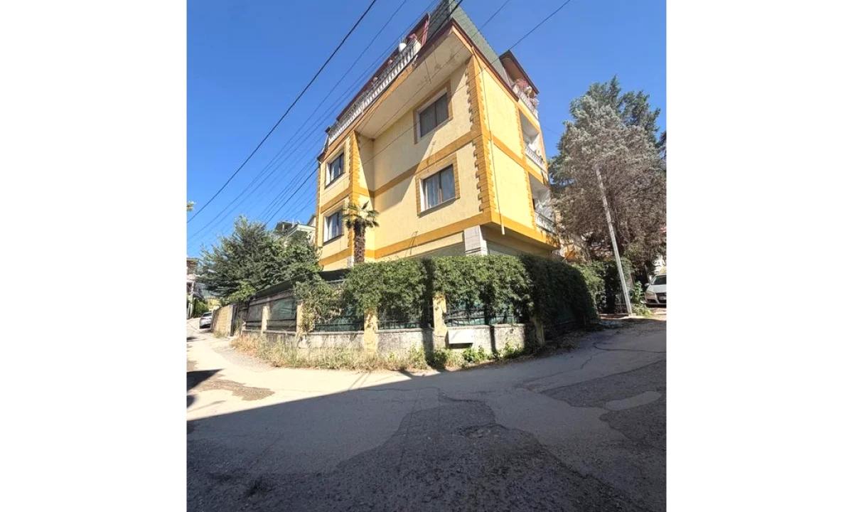 Shtepi ne shitje Shtepi Private ne Tirane, 6+1, Mobilimi Bosh, pa mobiluar, Pagesa 580,000  Euro.