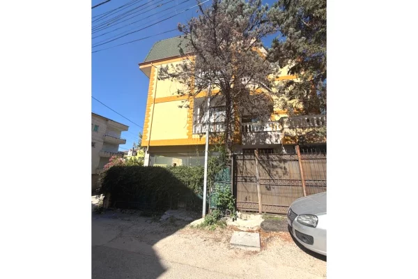 Shtepi ne shitje Shtepi Private ne Tirane, 6+1, Mobilimi Bosh, pa mobiluar, Pagesa 580,000  Euro.