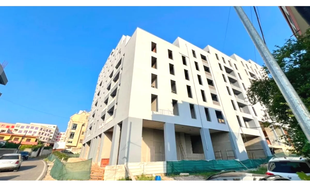 Shtepi ne shitje Apartament ne Tirane, 1+1, Mobilimi Bosh, pa mobiluar, Pagesa 125,000  Euro.