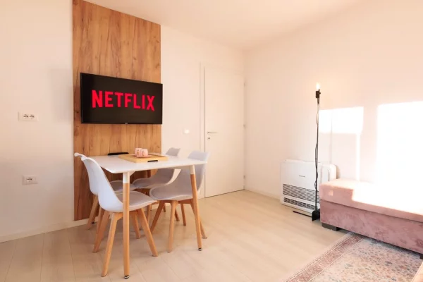 Shtepi ne shitje Apartament ne Tirane, 3+1, Mobilimi E mobiluar, Pagesa 215,000  Euro.