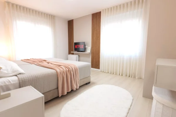 Shtepi ne shitje Apartament ne Tirane, 3+1, Mobilimi E mobiluar, Pagesa 215,000  Euro.