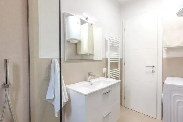 Shtepi ne shitje Apartament ne Tirane, 3+1, Mobilimi E mobiluar, Pagesa 215,000  Euro.