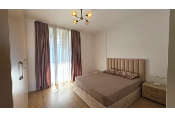 Shtepi me qera 2+1 ne Tirane - 1,100 Euro