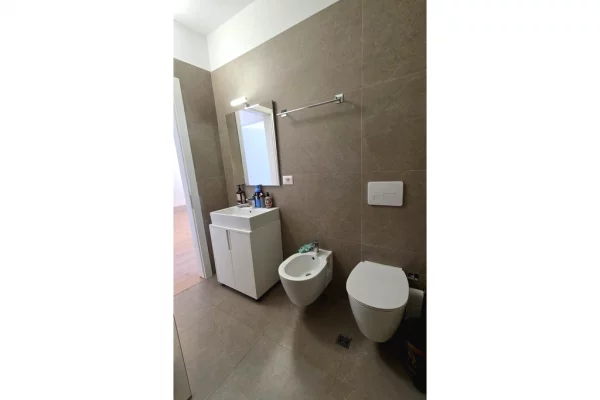 Shtepi me qera Apartament ne Tirane, 2+1, Mobilimi E mobiluar, Pagesa 1,100  Euro.