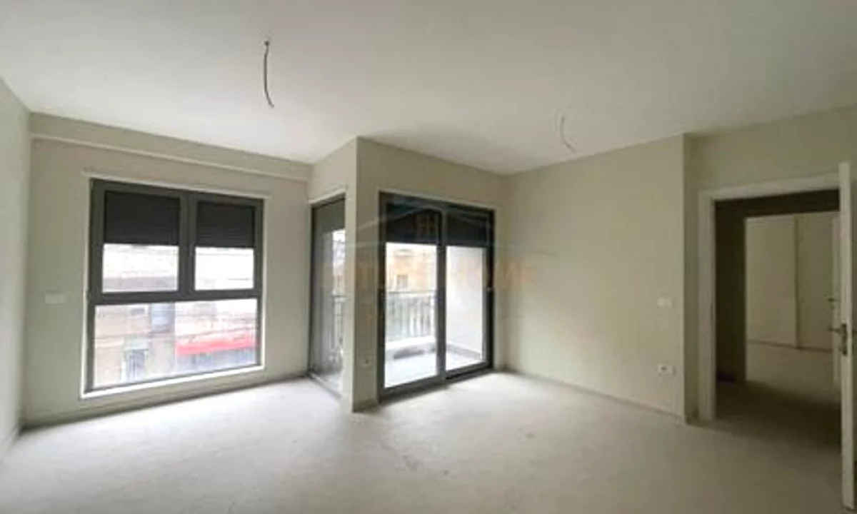 Shtepi me qera Apartament ne Tirane, 1+1, Mobilimi Bosh, pa mobiluar, Pagesa 700  Euro.