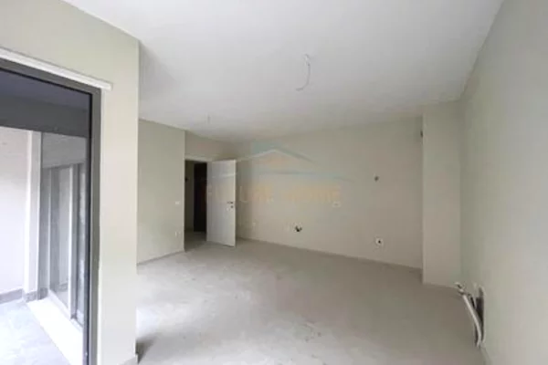 Shtepi me qera Apartament ne Tirane, 1+1, Mobilimi Bosh, pa mobiluar, Pagesa 700  Euro.