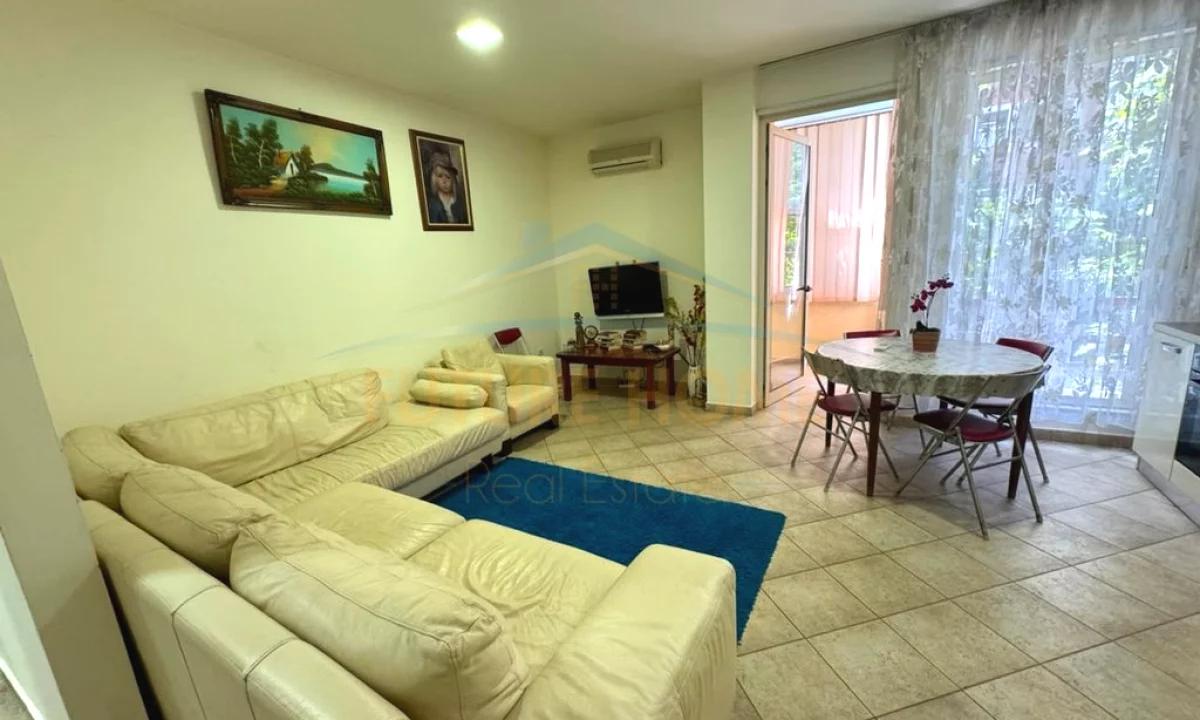 Shtepi ne shitje Apartament ne Tirane, 2+1, Mobilimi E mobiluar, Pagesa 285,000  Euro.