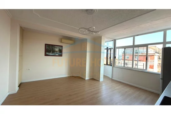 Shtepi ne shitje Apartament ne Tirane, 2+1, Mobilimi Pjeserisht e mobiluar, Pagesa 17,000,000  Leke.