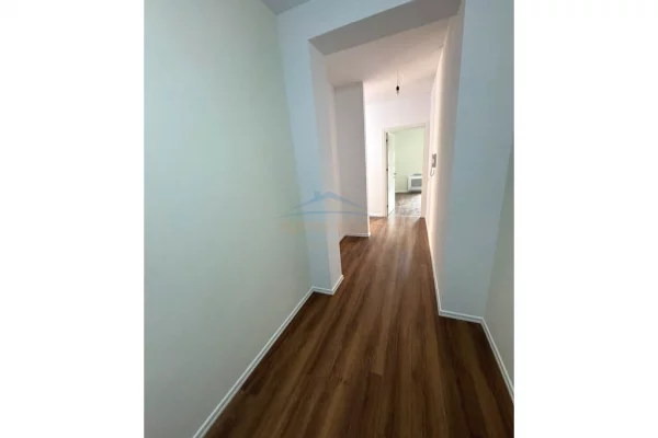 Shtepi ne shitje Apartament ne Tirane, 1+1, Mobilimi Bosh, pa mobiluar, Pagesa 161,736  Euro.