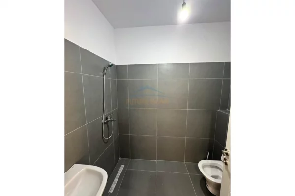 Shtepi ne shitje Apartament ne Tirane, 1+1, Mobilimi Bosh, pa mobiluar, Pagesa 161,736  Euro.