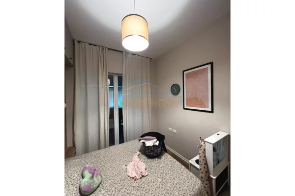 Shtepi ne shitje Apartament ne Tirane, 1+1, Mobilimi E mobiluar, Pagesa 101,000  Euro.