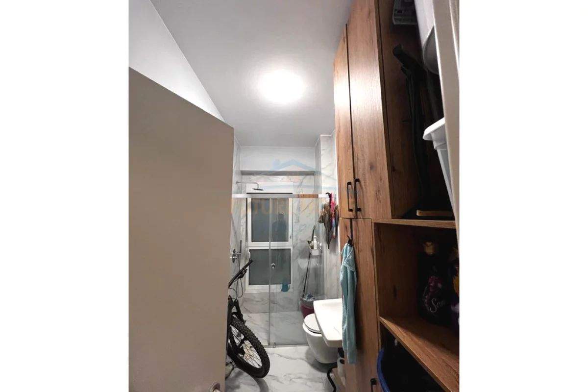 Shtepi ne shitje Apartament ne Tirane, 1+1, Mobilimi E mobiluar, Pagesa 101,000  Euro.