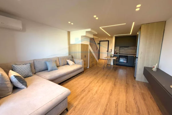 Shtepi ne shitje Apartament ne Tirane, 2+1, Mobilimi E mobiluar, Pagesa 165,000  Euro.