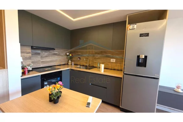 Shtepi ne shitje Apartament ne Tirane, 2+1, Mobilimi E mobiluar, Pagesa 165,000  Euro.