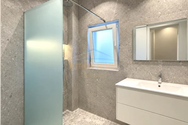 Shtepi ne shitje Apartament ne Tirane, 1+1, Mobilimi E mobiluar, Pagesa 180,000  Euro.