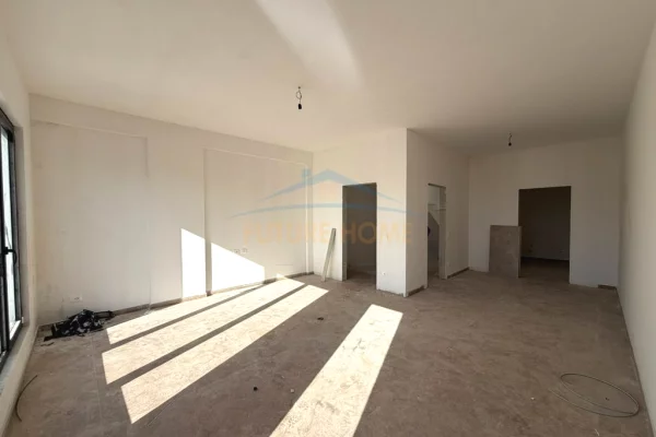 Shtepi ne shitje Duplex(shtepi me 2 kate) ne Tirane, 3+1, Mobilimi Bosh, pa mobiluar, Pagesa 500,000  Euro.