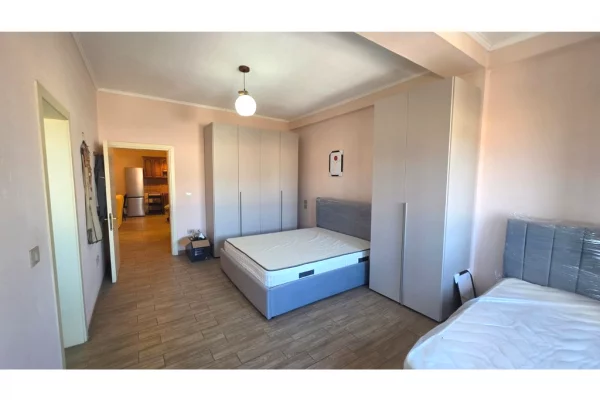 Shtepi me qera Apartament ne Tirane, 2+1, Mobilimi E mobiluar, Pagesa 70,000  Leke.