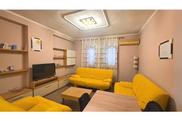 Shtepi me qera Apartament ne Tirane, 2+1, Mobilimi E mobiluar, Pagesa 70,000  Leke.