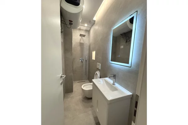 Shitet,Apartament 1+1, Komuna e Parisit, Tirane