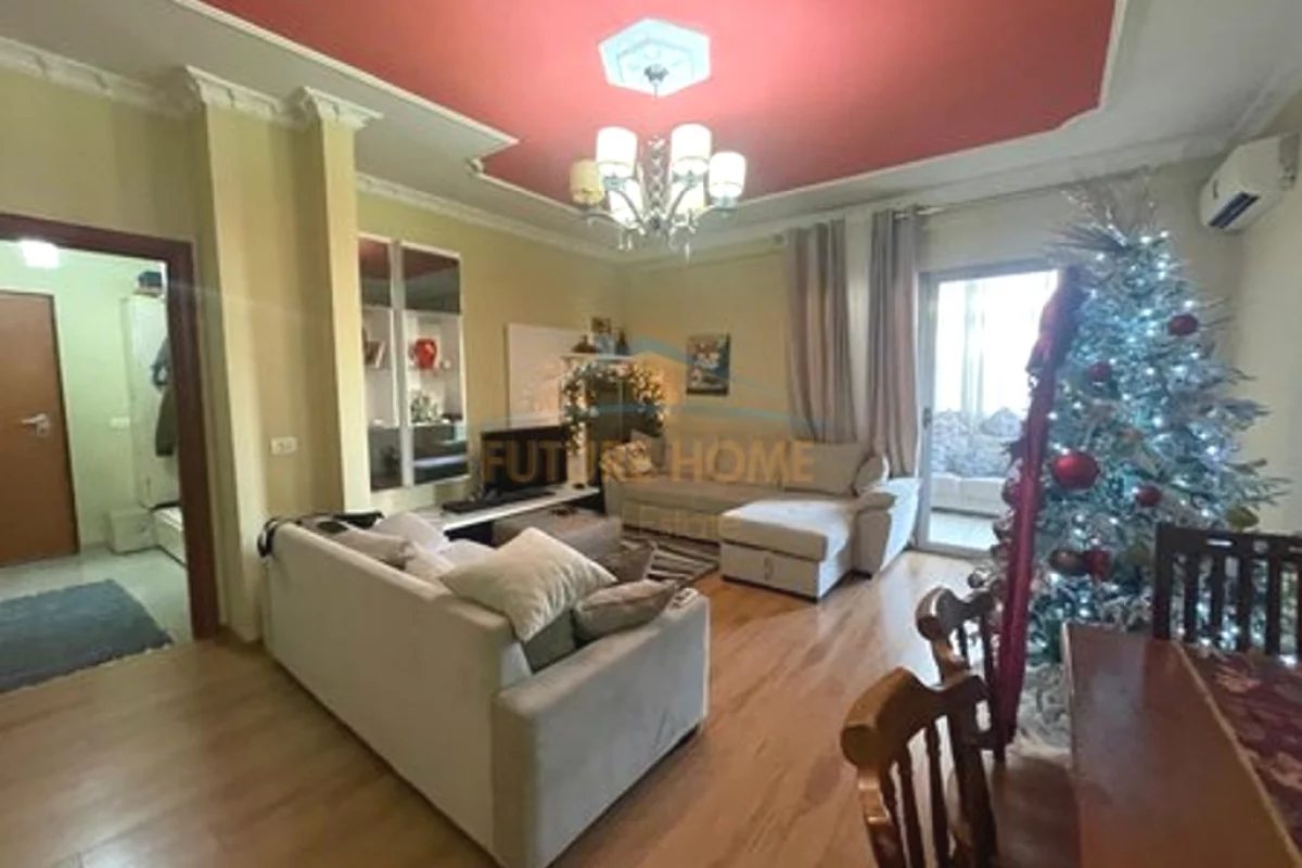 Shtepi ne shitje Apartament ne Tirane, 2+1, Mobilimi E mobiluar, Pagesa 300,000  Euro.